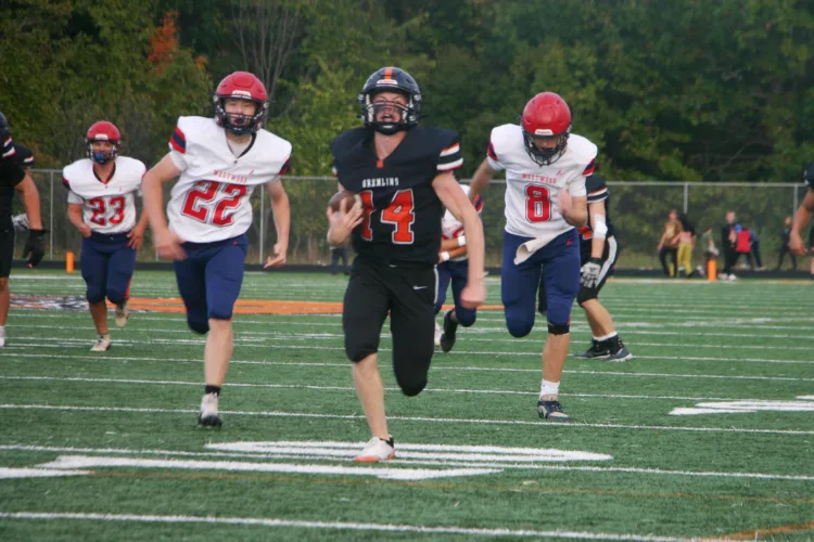 Gremlins football struggles in home loss to Patriots
